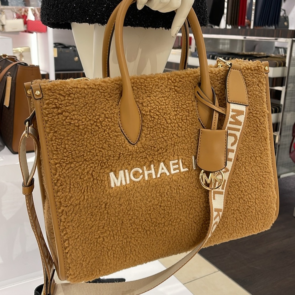 Michael Kors Medium SHEARLING MIRELLA Tote
Shoulder Bag
Deer Multi
NWT - Picture 16 of 16